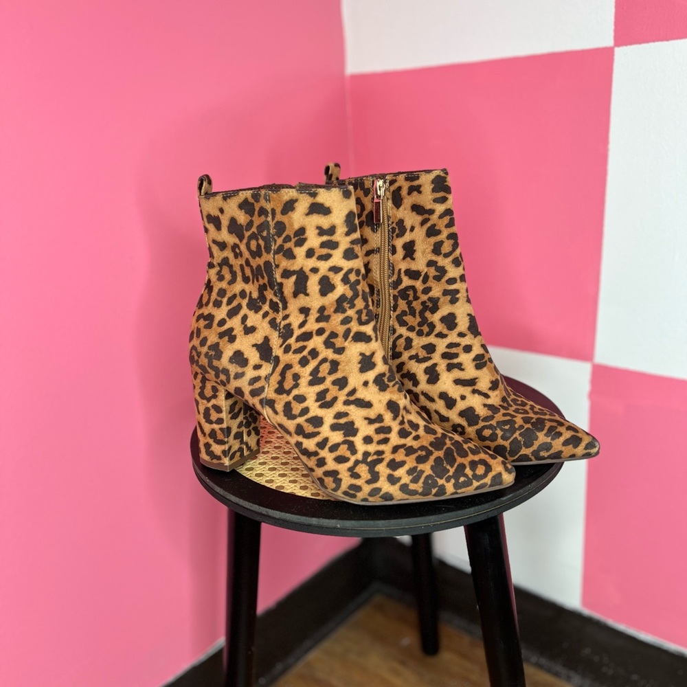 Cheetah print ankle booties size 9